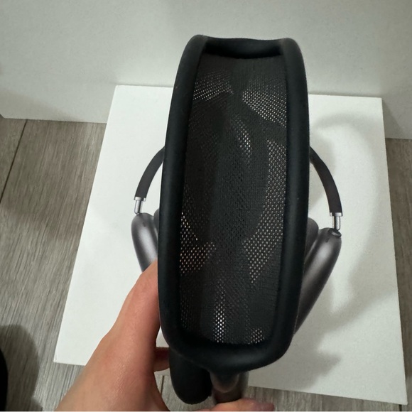 SOLD Airpods Max Space Gray with Box - Picture 2 of 9